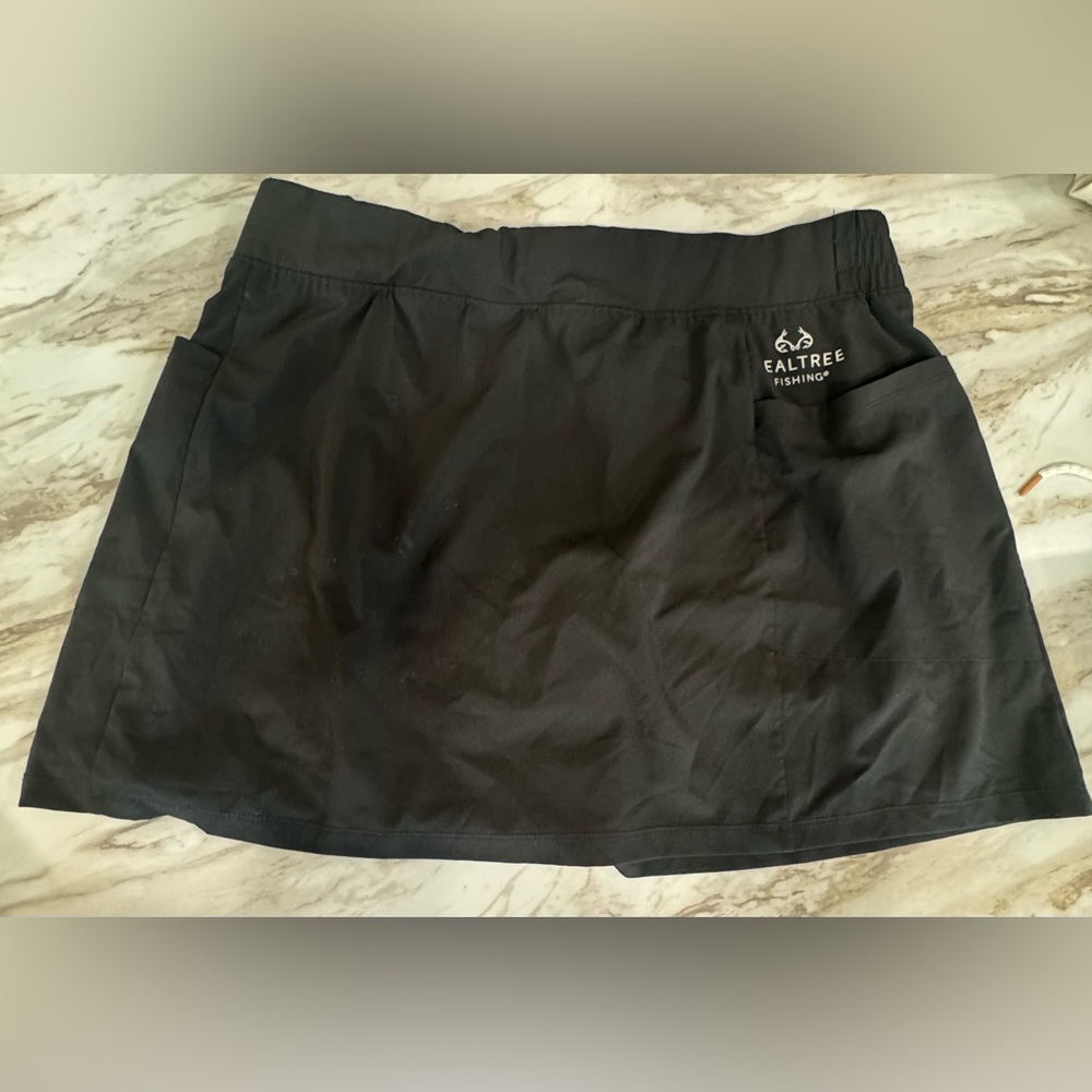 New Realtree women’s skort. Worn once to try on, but I did remove the tags.